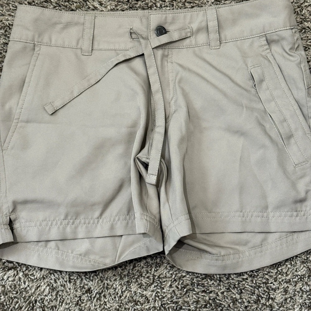 Magellan Outdoors Women's Tan Cargo Shorts